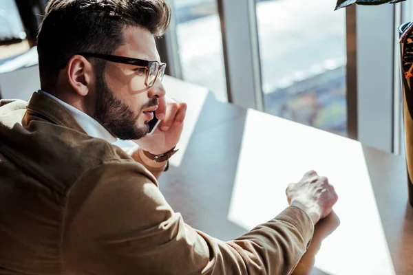 Blick Von Oben Auf Mitarbeiter Der Tisch Der Nähe Von — Stockfoto