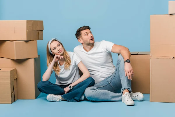 Dreamy Couple Sitting Cardboard Boxes Relocation Blue — Stock Photo, Image