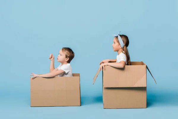 Adorable Siblings Playing Cardboard Boxes Blue — Stock Photo, Image