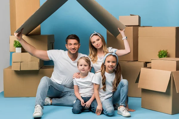 Smiling Parents Holding Carton Roof Children Blue Cardboard Boxes Relocation — Stock Photo, Image