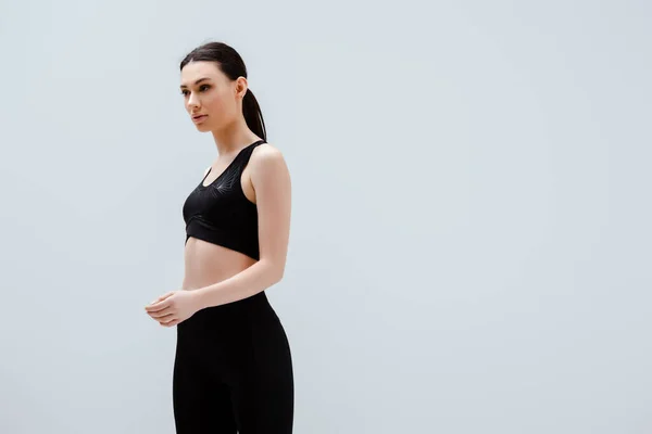 Mujer Deportiva Ropa Deportiva Pie Aislado Blanco — Foto de Stock