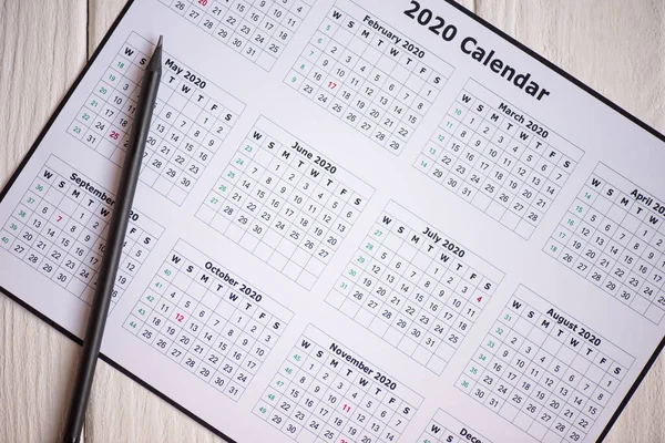 Vista Superior Del Calendario 2020 Lápiz Sobre Fondo Madera — Foto de Stock