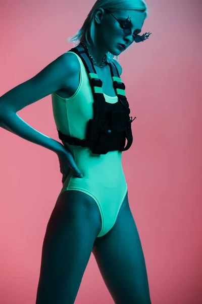 Beautiful Girl Futuristic Bodysuit Fire Shaped Sunglasses Posing Pink Blue — Stock Photo, Image