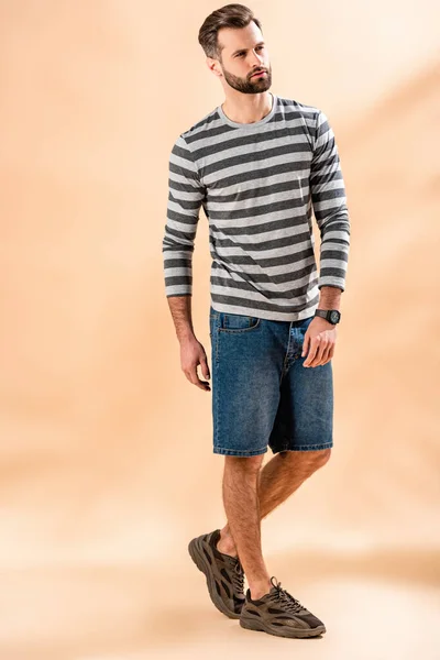 Fashionable Bearded Man Posing Striped Sweatshirt Beige — Stock Photo, Image