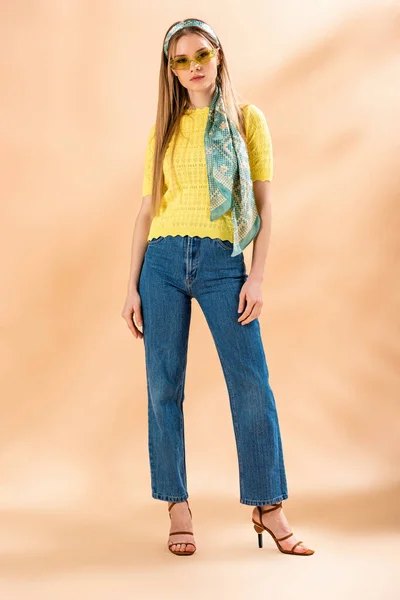Beautiful Girl Posing Jeans Yellow Shirt Sunglasses Heeled Sandals Silk — Stock Photo, Image