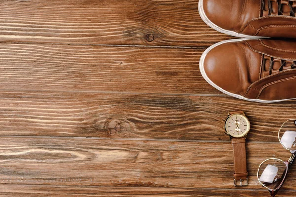 Top View Mens Brown Casual Shoes Wristwatch Glasses Wooden Background — Stock Photo, Image