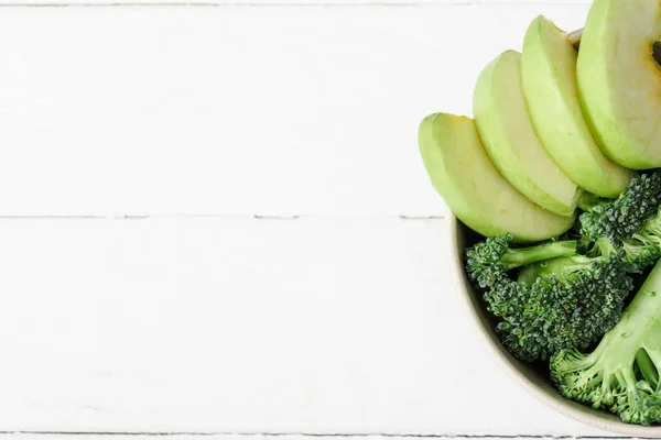 Top View Fresh Green Apple Broccoli Bowl White Wooden Surface — Stock Photo, Image