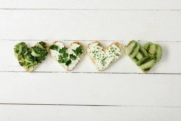 Top View Heart Shaped Canape Creamy Cheese Broccoli Microgreen Parsley — Stock Photo, Image