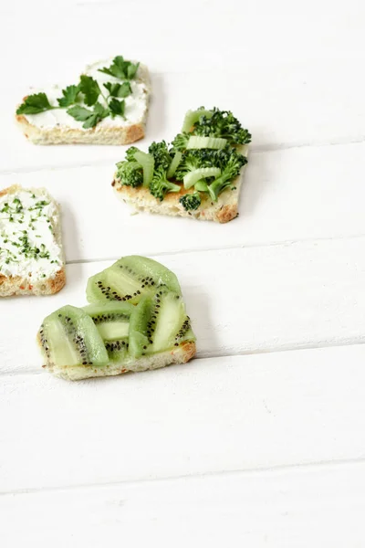 Heart Shaped Canape Creamy Cheese Broccoli Microgreen Parsley Kiwi White — Stock Photo, Image