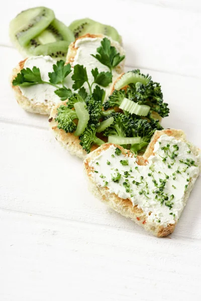 Selective Focus Heart Shaped Canape Creamy Cheese Broccoli Microgreen Parsley — Stock Photo, Image