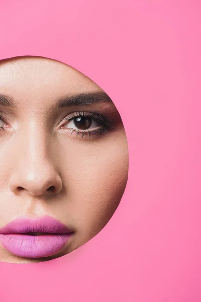 Beautiful Woman Smoky Eyes Pink Lips Looking Camera Hole Paper — Stock Photo, Image