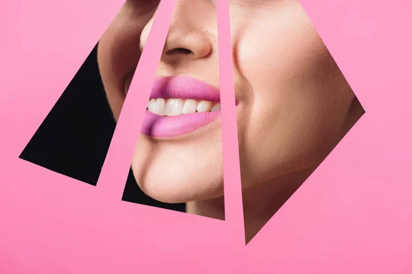 Vista Ritagliata Donna Con Labbra Rosa Sorridenti Attraverso Fori Triangolari — Foto Stock
