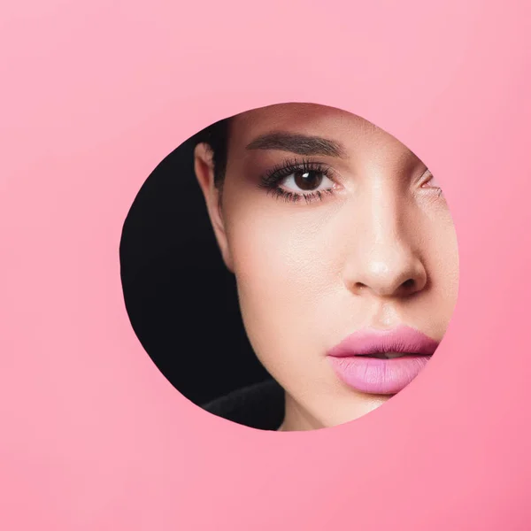 Beautiful Girl Smoky Eyes Pink Lips Looking Camera Hole Paper — Stock Photo, Image