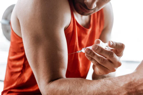 Visão Cortada Desportista Barbudo Fazendo Injeção Doping — Fotografia de Stock