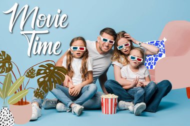 3 boyutlu gözlüklü bir aile film seyrediyor ve elinde patlamış mısır kovası tutuyor.