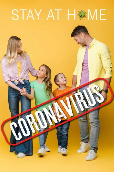 Lycklig Familj Håller Hand Med Barn Gul Coronavirus Illustration — Stockfoto