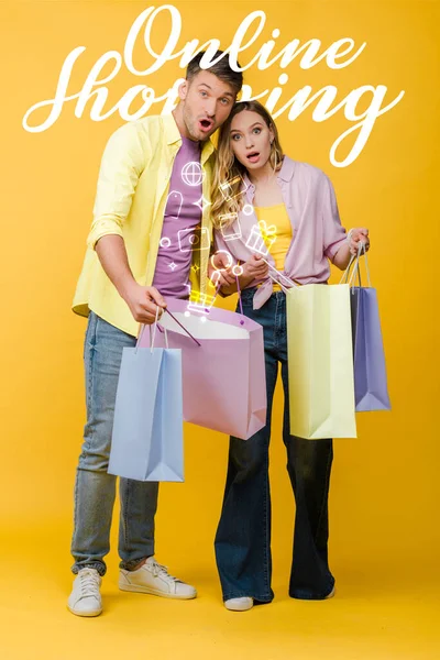 Beautiful Surprised Couple Holding Shopping Bags Yellow Online Shopping Illustration — Stock Photo, Image