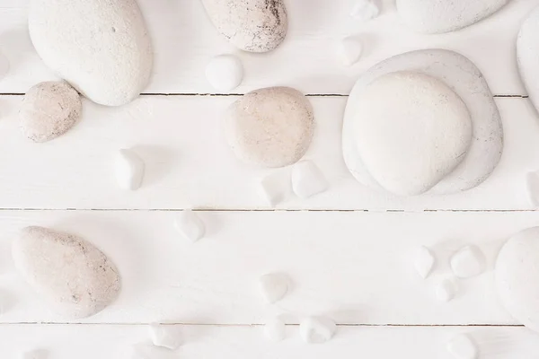 Top View Sea Stones White Wooden Background — Stock Photo, Image