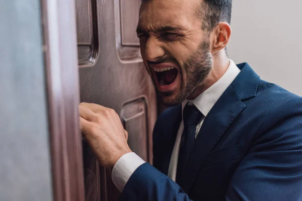 Selective Focus Angry Collector Shouting Knocking Door — Stock Photo, Image