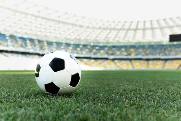 Pallone Calcio Campo Calcio Erboso Allo Stadio — Foto Stock