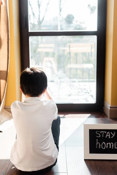 Back View Boy Sitting Floor Stay Home Lettering Board Quarantine — Stock Photo, Image