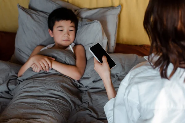 Ill Asian Boy Lying Bed While Mother Calling Doctor Quarantine — Stock Photo, Image