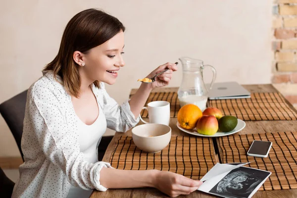 Happy Pregnant Woman Looking Ultrasound Photos Tasty Fruits Corn Flakes — Stock Photo, Image