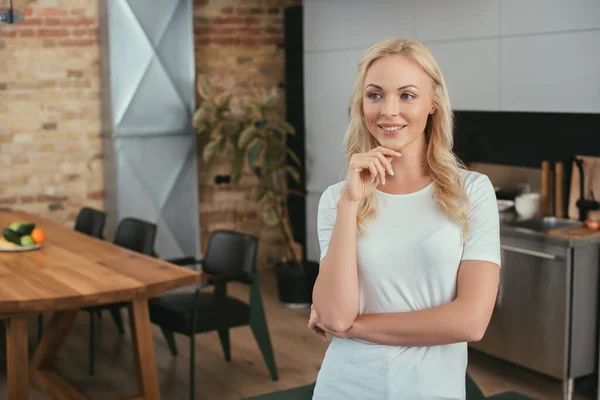 Happy Blonde Woman Looking Away Holding Hand Chin While Standing — Stock Photo, Image