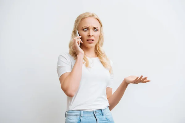 Confused Woman Showing Shrug Gesture While Taking Smartphone Isolated White — Stock Photo, Image