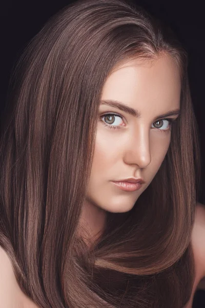 Beautiful woman with long hair — Stock Photo