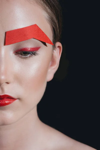 Belle femme avec sourcil en papier — Photo de stock