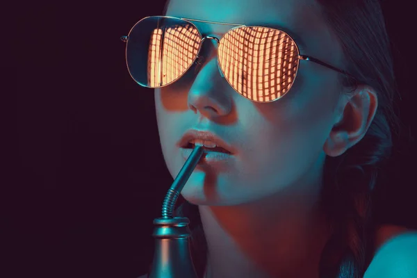 Жінка питної води — Stock Photo