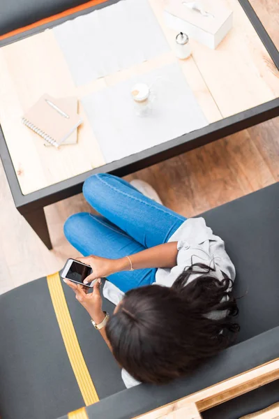 Woman using smartphone in cafe — Stock Photo