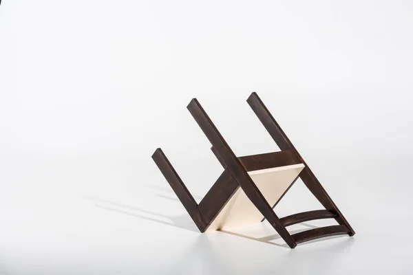 Темні дерев'яні стілець — стокове фото