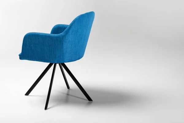 Chaise bleue élégante — Photo de stock