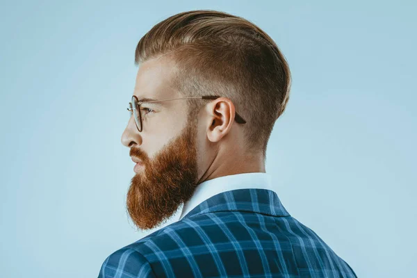 Чоловік в окулярах зі стильною зачіскою — стокове фото