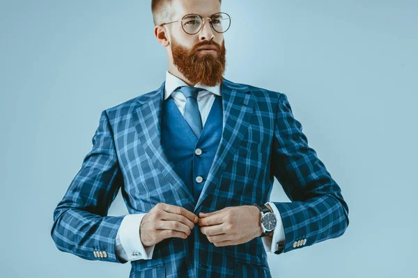 Модный мужчина в синей куртке — стоковое фото