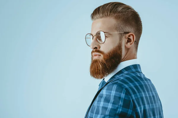 Hombre en gafas de vista con peinado elegante - foto de stock