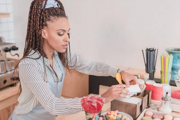 Barista filling container with napkins — Stock Photo