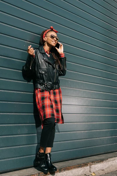 Stylish african american girl with smartphone — Stock Photo