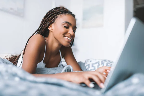 Using laptop — Stock Photo