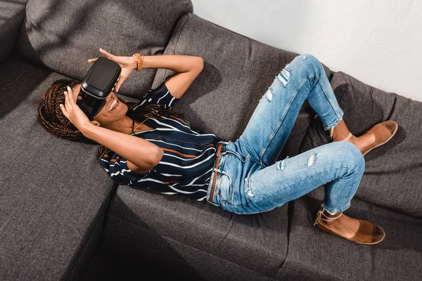 Woman in vr headset — Stock Photo