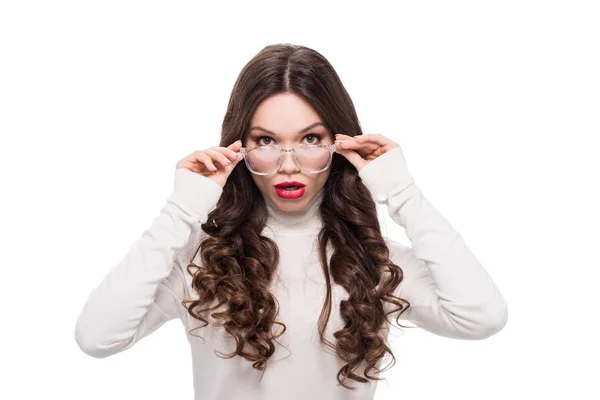 Frau mit rotem Lippenstift in Brille — Stockfoto