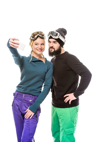 Snowboarders tomando selfie - foto de stock