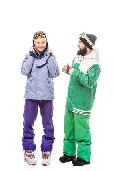 Heureux couple en costumes de snowboard — Photo de stock