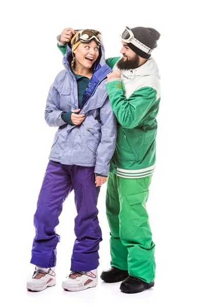 Pareja feliz en trajes de snowboard - foto de stock