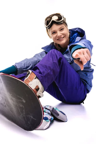 Snowboarder apuntando a la cámara - foto de stock