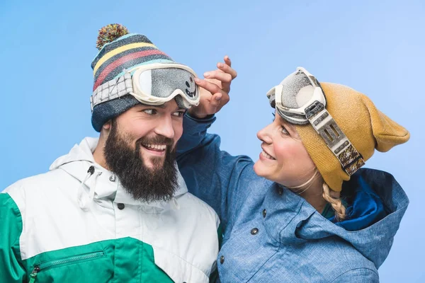 Femme dessinant sur lunettes de snowboard — Photo de stock