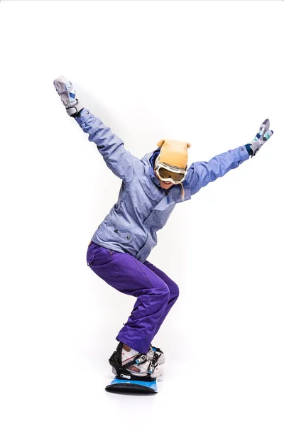 Frau rutscht auf Snowboard — Stockfoto