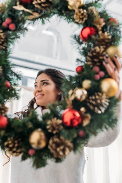 Woman holding christmas wreath — Stock Photo